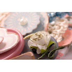 Цветы для скрапбукинга бумажные, Розы белые, 12 шт,  Docrafts