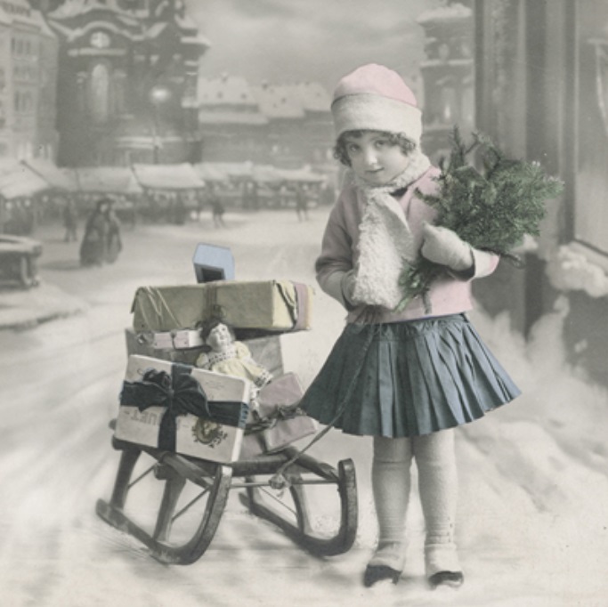 Новогодние и рождественские салфетки для декупажа Девочка с подарками, Sagen Vintage Design купить