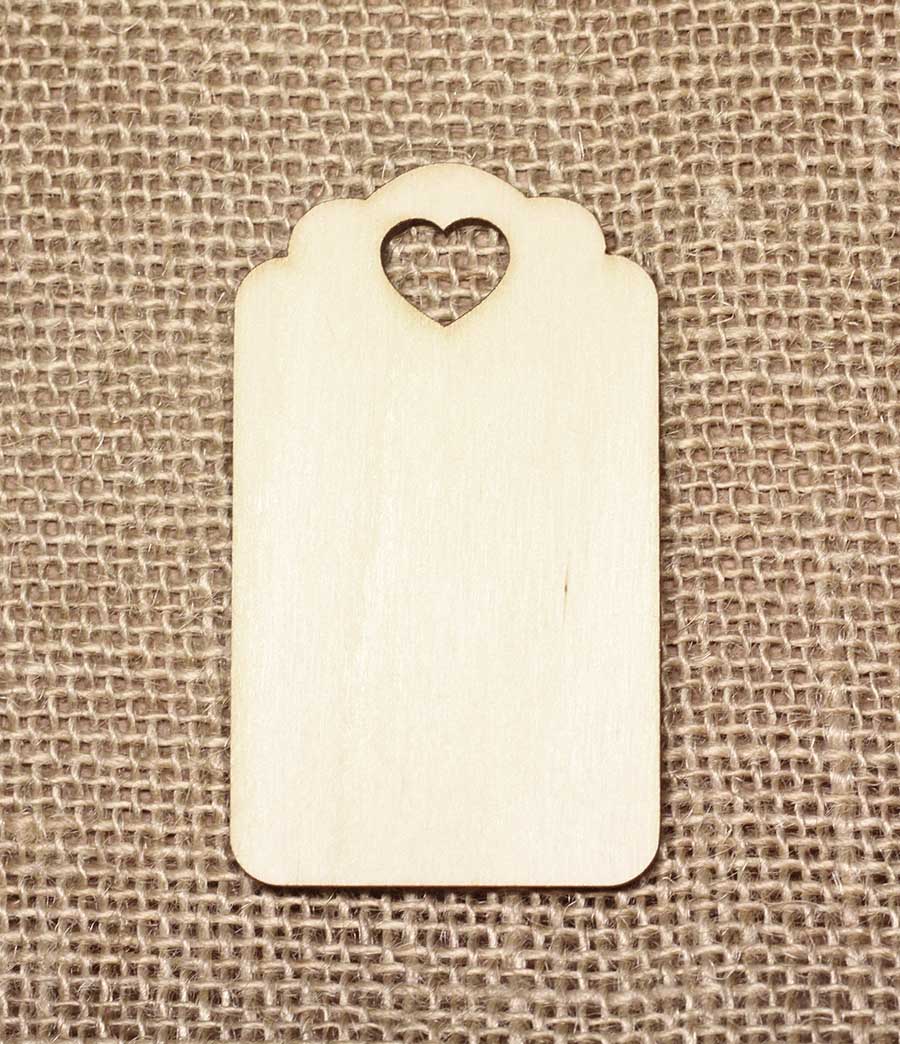 Декоративная деревянная бирка с сердечком